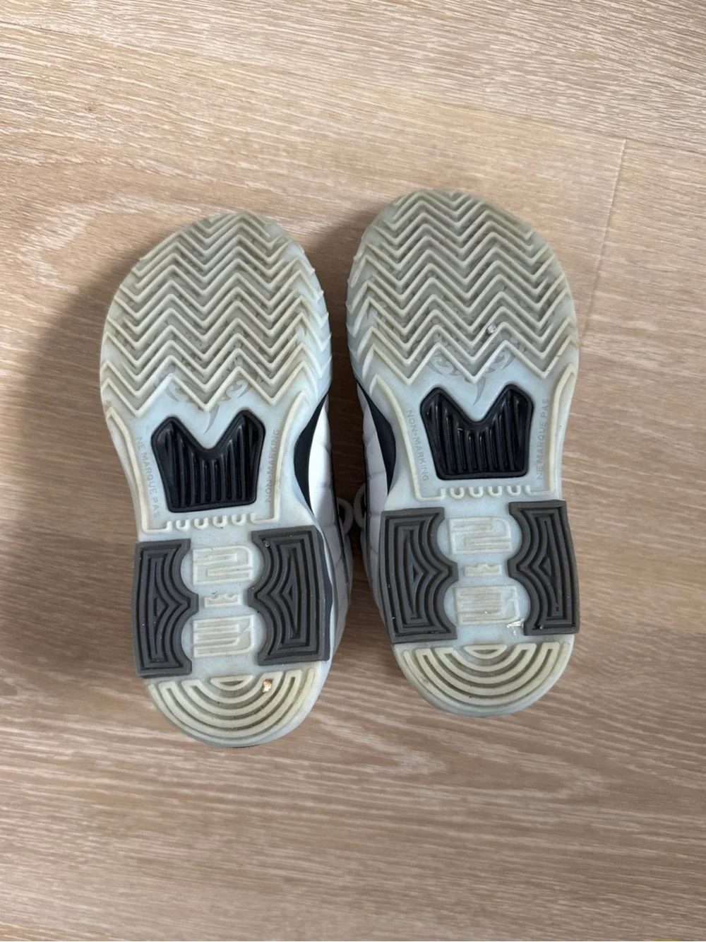 Nike Kids White and Black Low-Top Sneakers